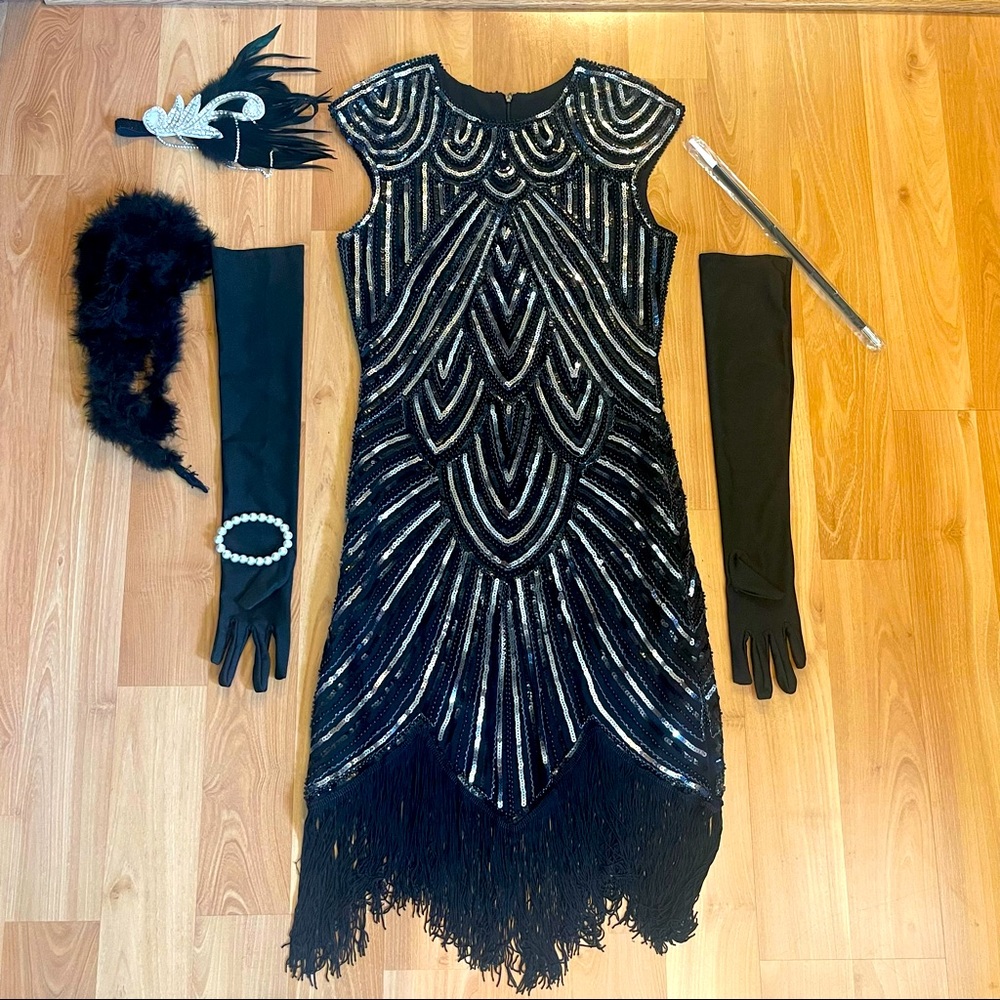 1920’s SEQUINED EMBELLISHED TASSEL HEM FLAPPER DRESS